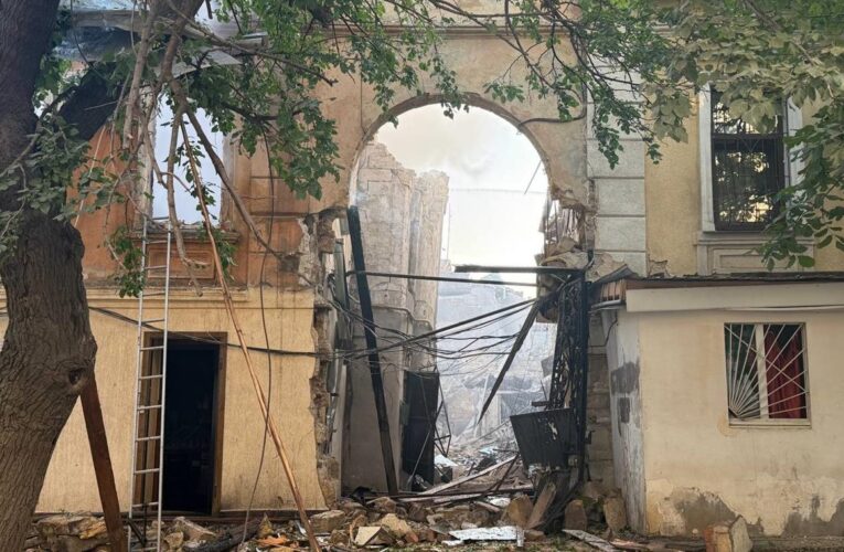 В Одесі з-під завалів дістали загиблу, ще одну людину шукають