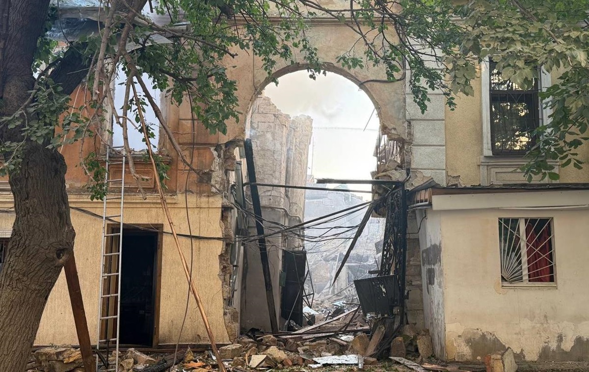 Новини України - В Одесі з-під завалів дістали загиблу, ще одну людину шукають