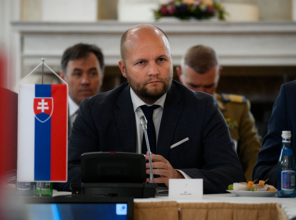 Новини світу - В Словаччині вирішили затримати екс-міністра через допомогу Україні