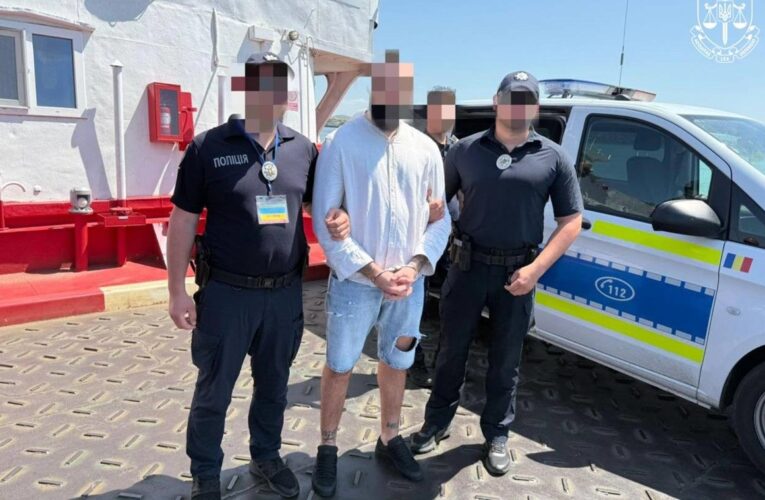 В Україну екстрадували організатора банди паліїв