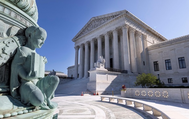 Новини світу - Верховний суд США заборонив нижчим судам блокувати укази Трампа