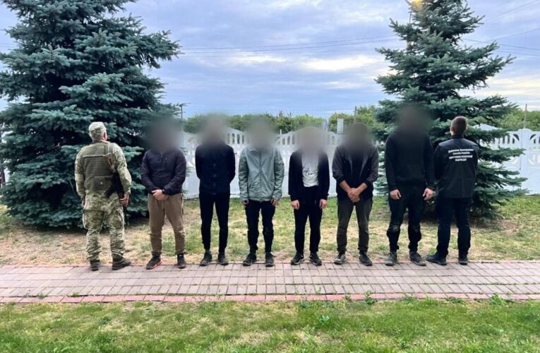 Йшли в Угорщину: прикордонники викрили групу порушників
