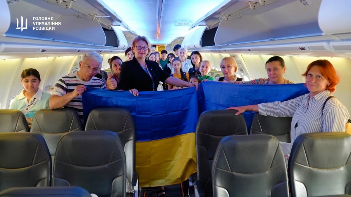 Новини України - З Ірану евакуювали 31 українця, серед них - 14 дітей