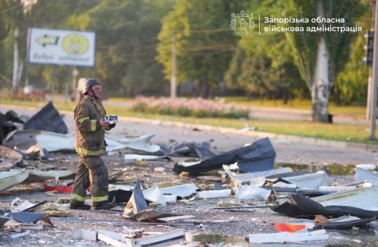 Запоріжжя атакували 13 дронів: фото наслідків