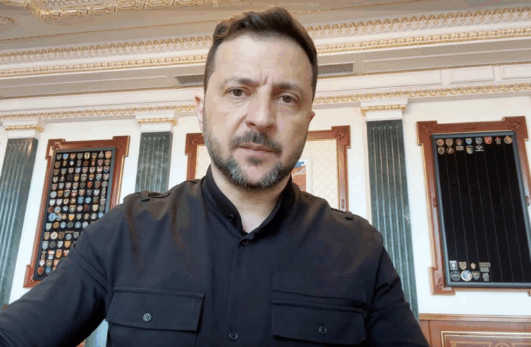 Зеленський про РФ: біснуваті з “шахедами” і червоною кнопкою