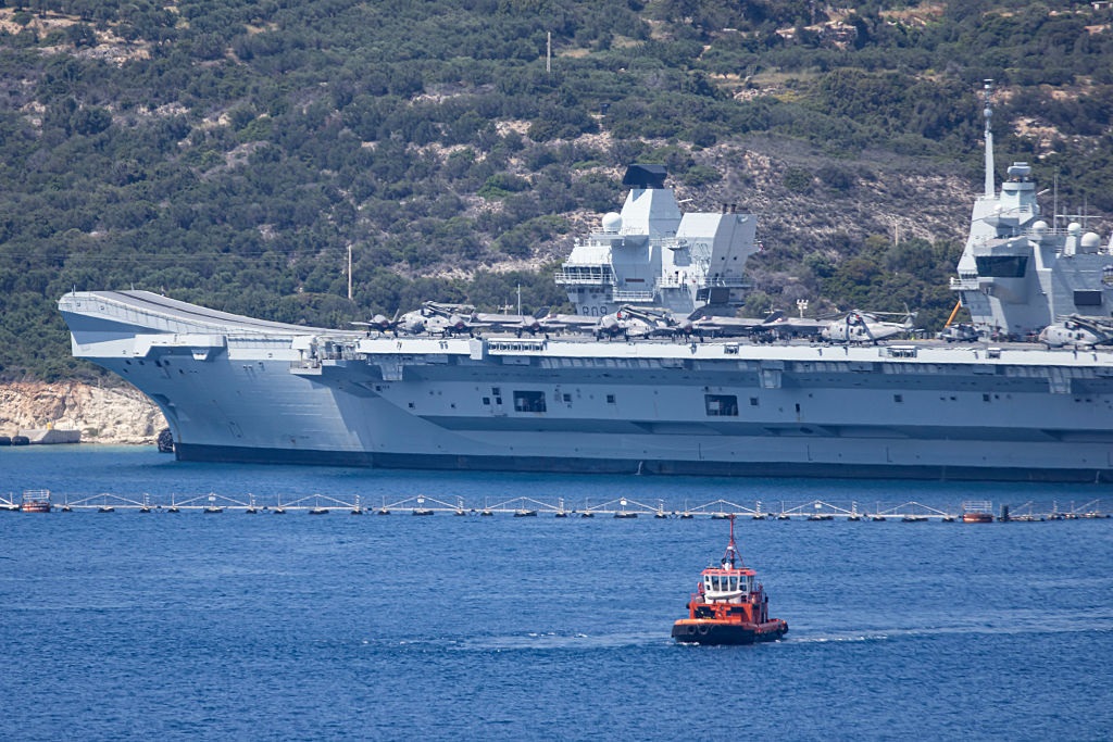 Новини світу - Зробив 5000 фото: у Греції затримали чоловіка, який шпигував біля бази НАТО