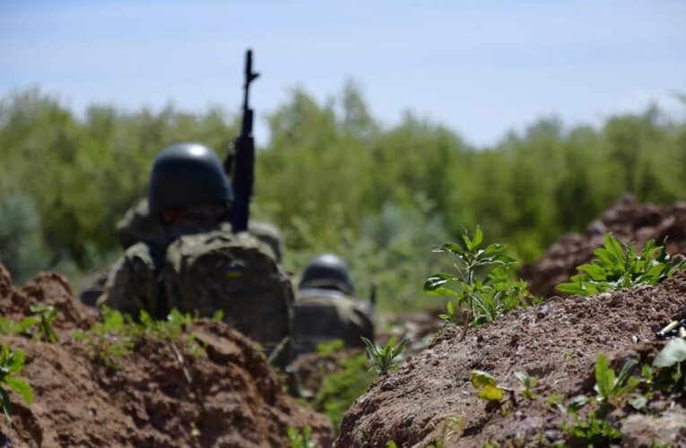 ЗСУ відбивають десятки штурмів біля Покровська