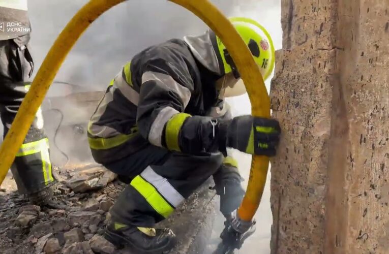 У Києві триває ліквідація наслідків російських ударів