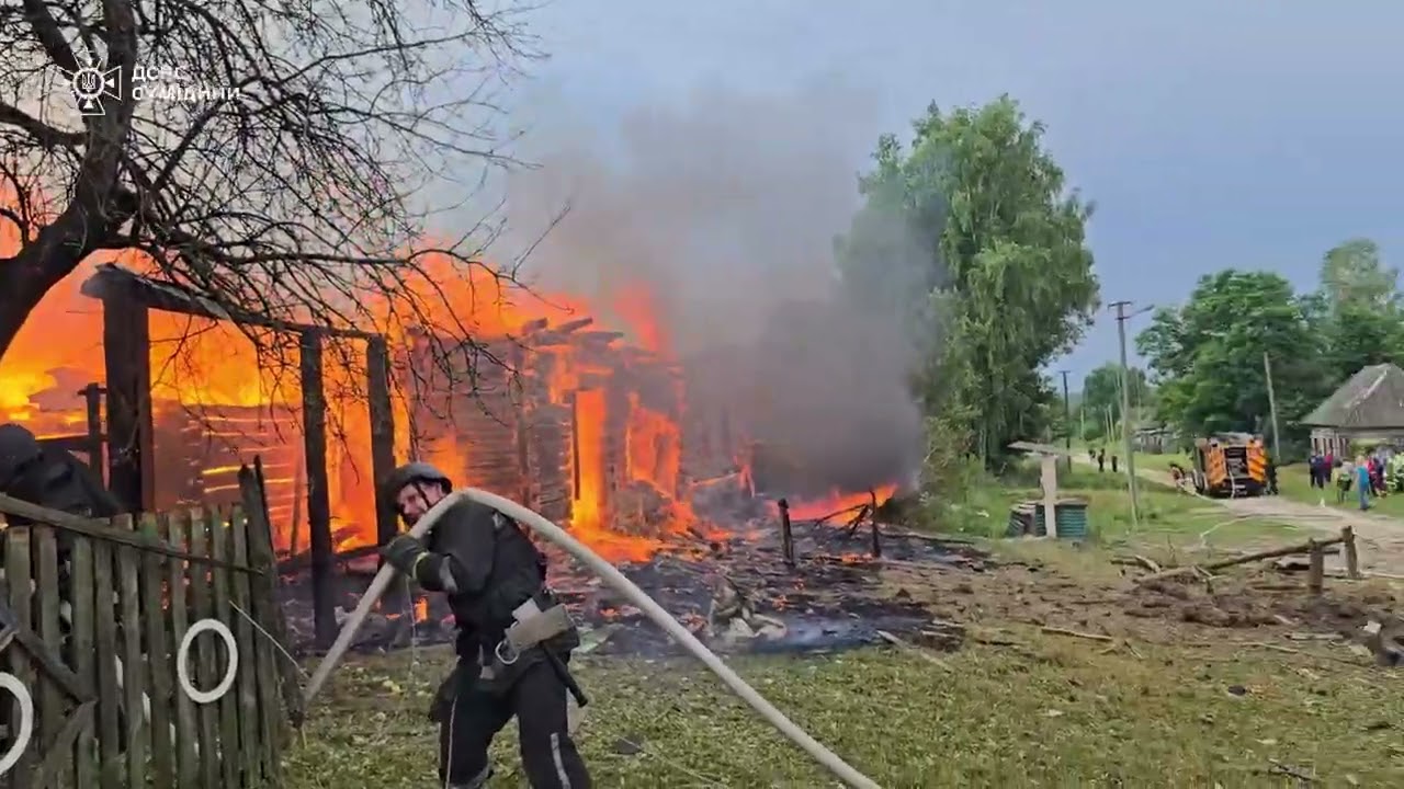 росія атакувала житловий сектор Ямпільської громади на Сумщині. Виникла масштабна пожежа