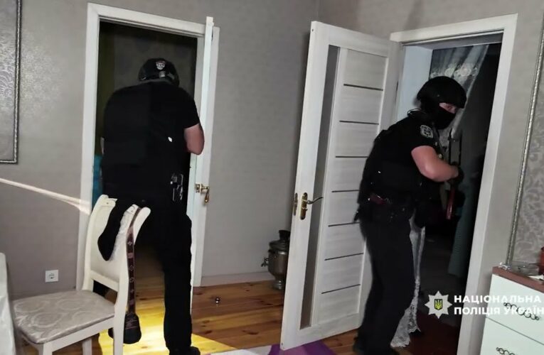 Втеча з країни за 17 000 доларів: поліцейські перекрили канал незаконного перетину кордону