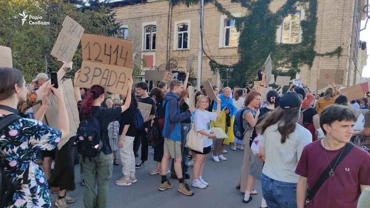 Новини України - Акції протесту очікуються у 15-20 містах - глава МВС