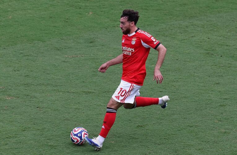 Бешикташ запросив нового півзахисника до своїх лав