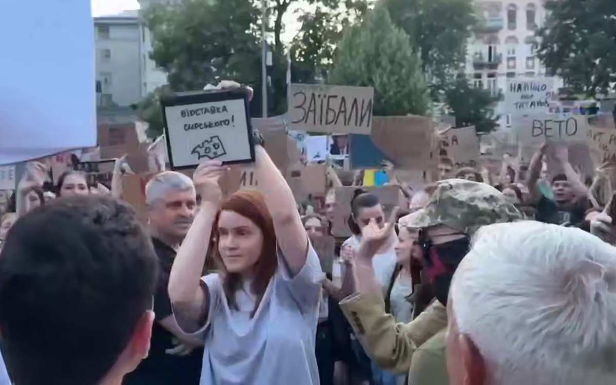 Новини України - Безугла прийшла на протести у Києві