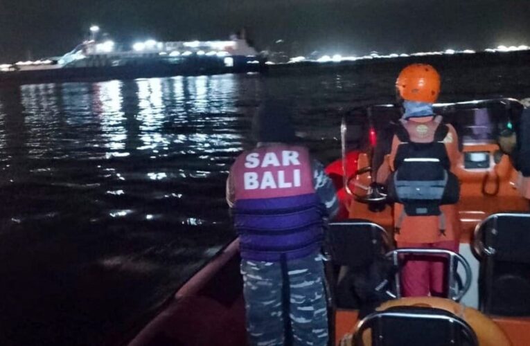Біля берегів Балі затонув пором з 65 людьми