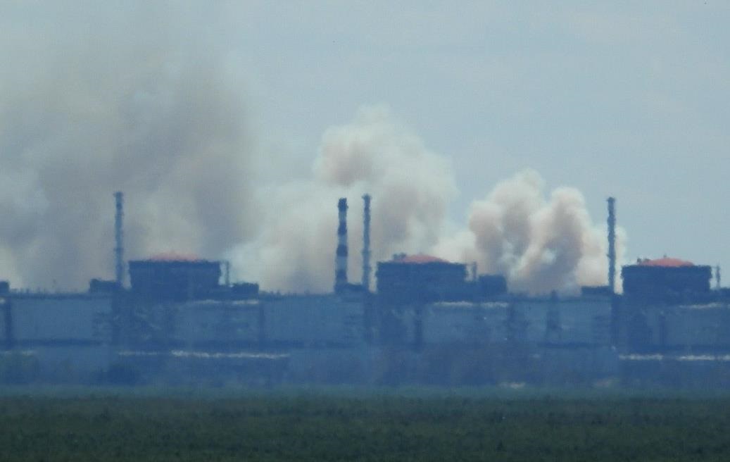 Новини України - Біля Запорізької АЕС помітили сильне задимлення