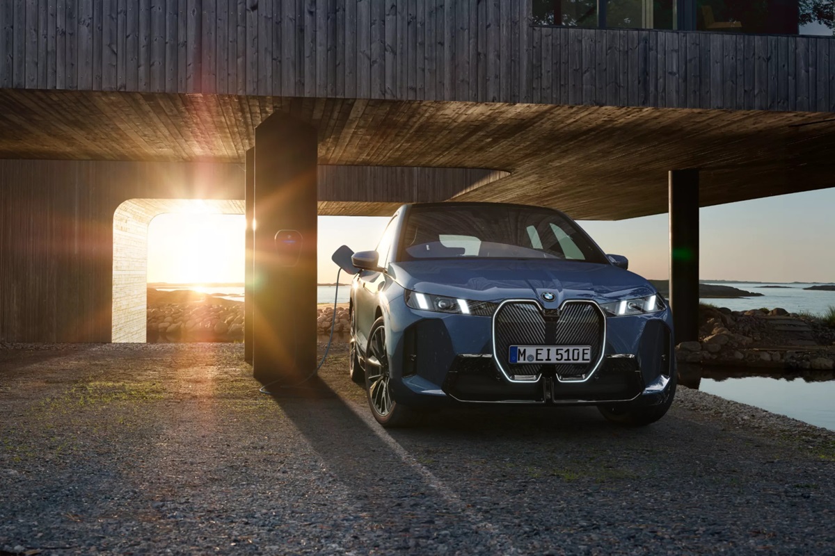 Авто новини - BMW відкликає електромобілі через ризик раптової втрати потужності