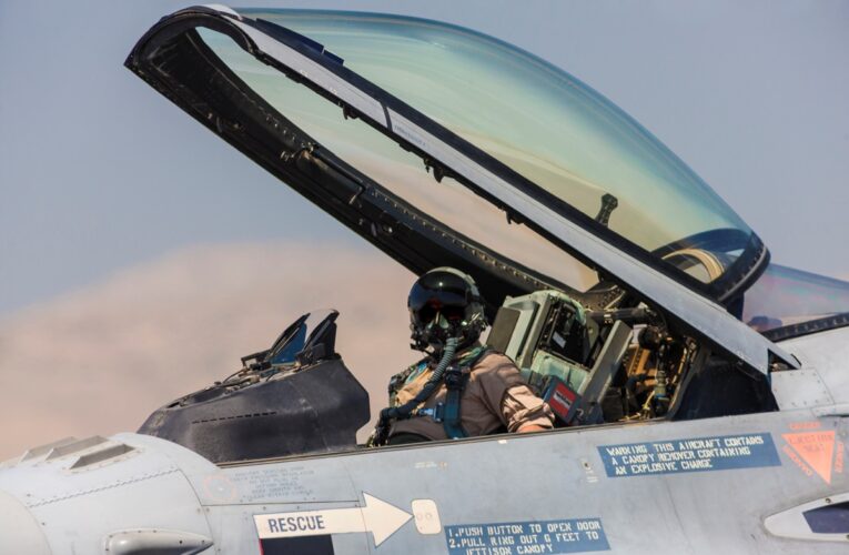 Чехія підготує вісім українських пілотів F-16