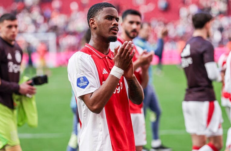 Челсі ставить досяжні цілі з підписання: 19-річний захисник Аякса