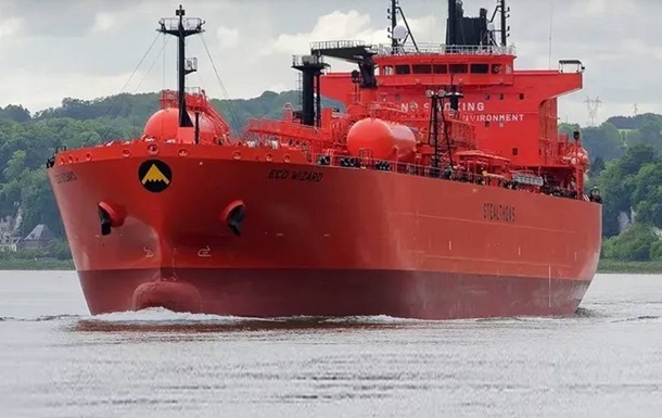 Чергова аварія танкера РФ: соцмережі пишуть про підрив