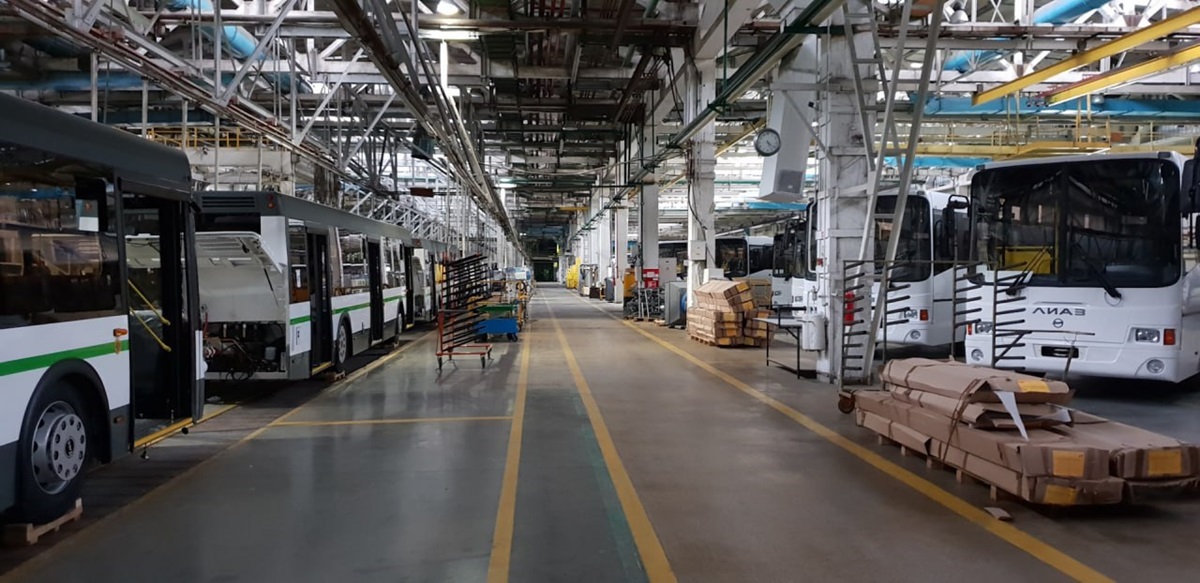 Новини бізнесу - Четвертий автогігант Росії скорочує робочий тиждень