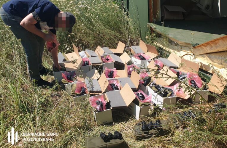 ДБР викрило схованку зі списаними нічниками на території частини