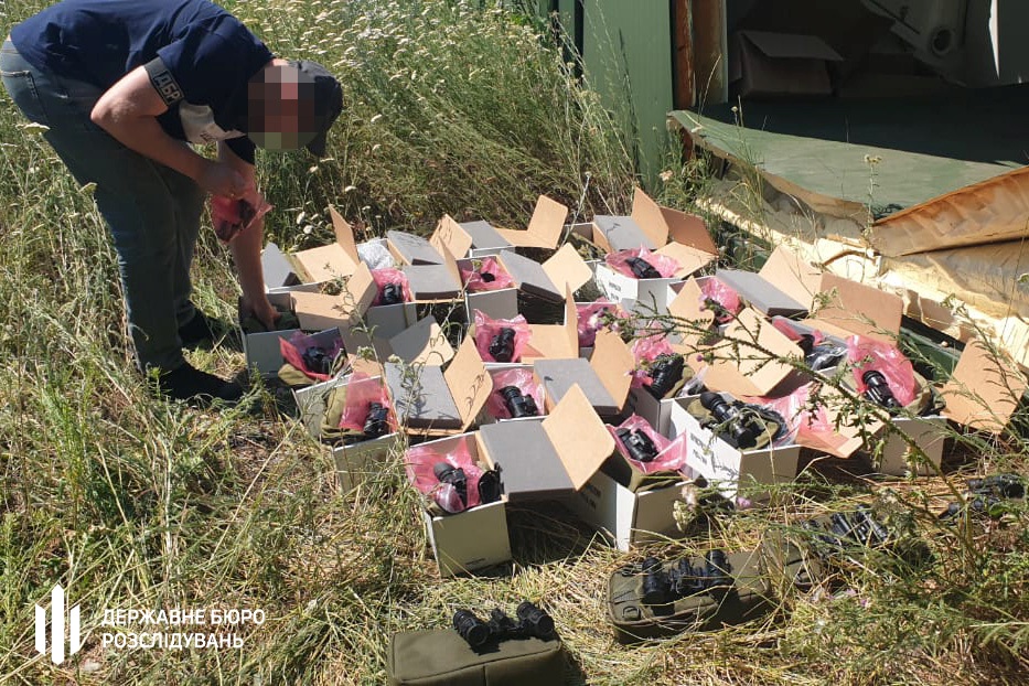 Новини України - ДБР викрило схованку зі списаними нічниками на території частини