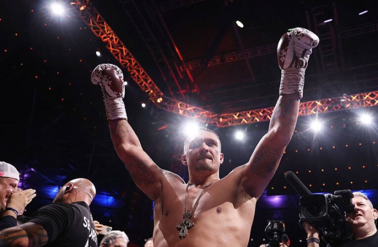 Другий бій Усик-Дюбуа завершився нокаутом: Дюбуа повалено