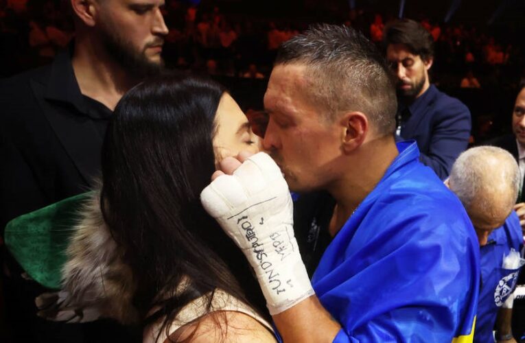 Дружина Усика з усією любов&rsquo;ю вітає чоловіка, який заслужив титул абсолюта