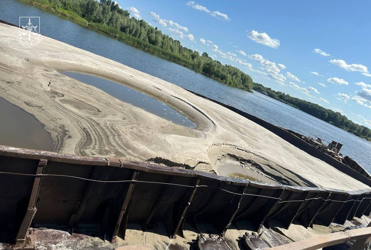 Новини України - Екокода на 6 млн: на Київщині викрили незаконний видобуток піску з Десни