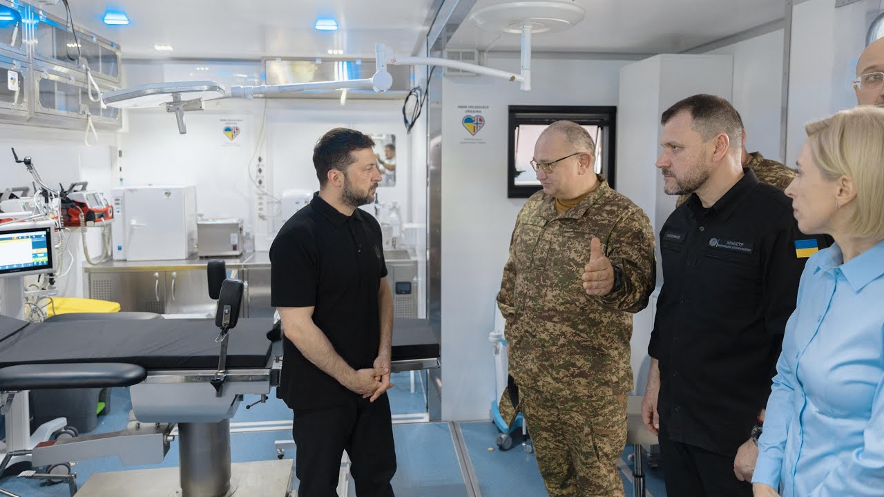 Володимир Зеленський подякував медикам за службу в умовах війни та відзначив лікарів системи МВС