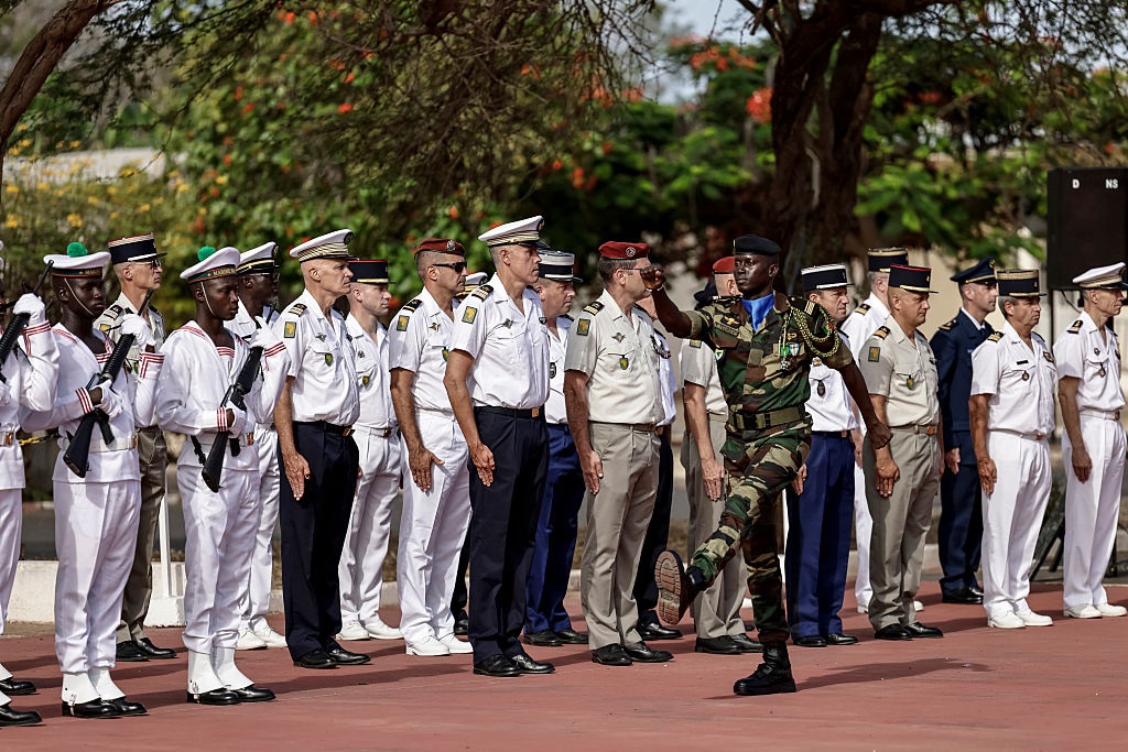 Новини світу - Франція повністю вивела війська із Сенегалу