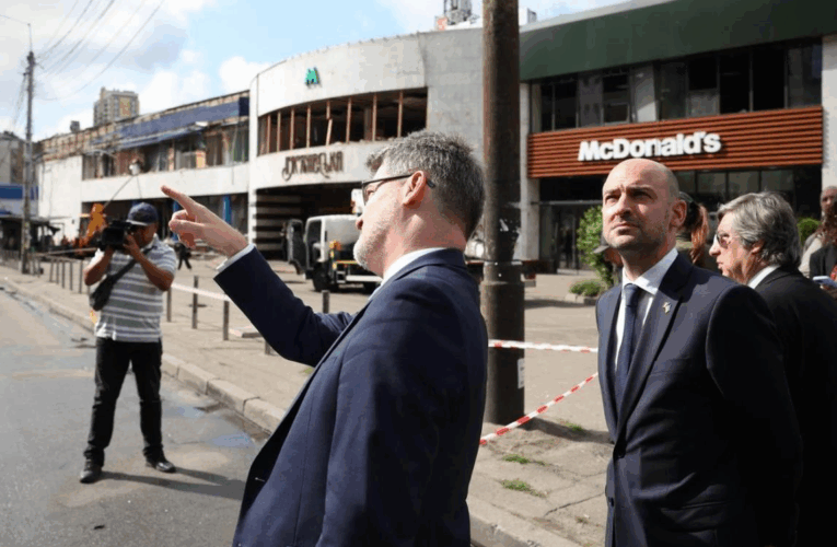 Глава МЗС Франції прибув до Києва