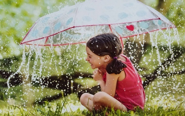 Град, дощі і спека: яка погода буде в Україні у вихідні