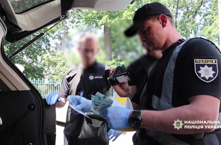 Нацполіція затримала родича посадовця ТЦК, який вимагав гроші у  дружини загиблого захисника