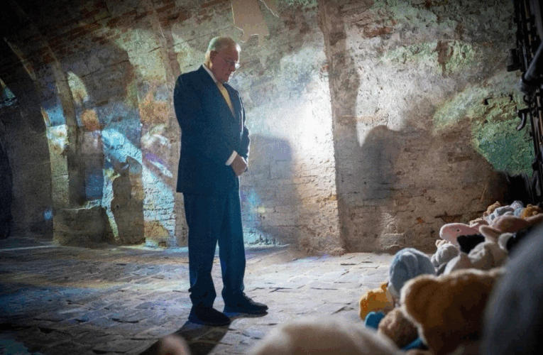 Келлог вшанував пам’ять загиблих дітей в Україні