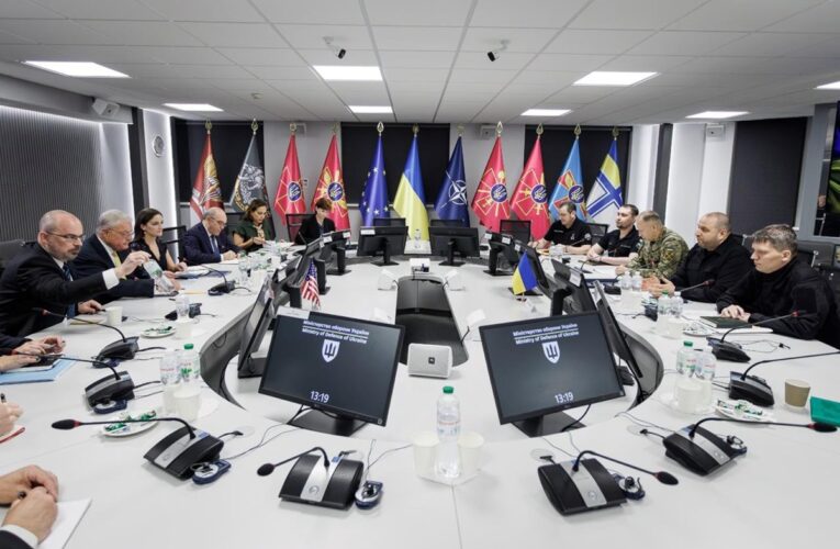 Келлог заслухав доповіді Буданова і Сирського