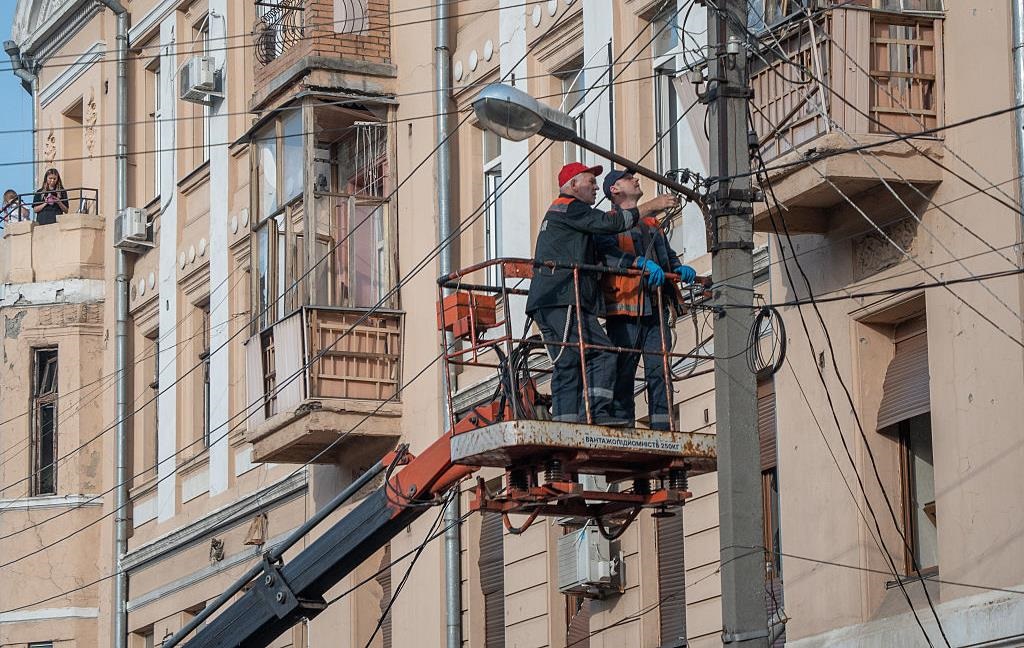 Новини України - Харків зазнав 10 ударів, є поранені