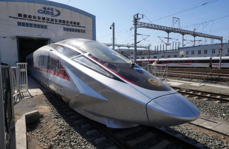 Китай завершує випробування надшвидкісного потяга