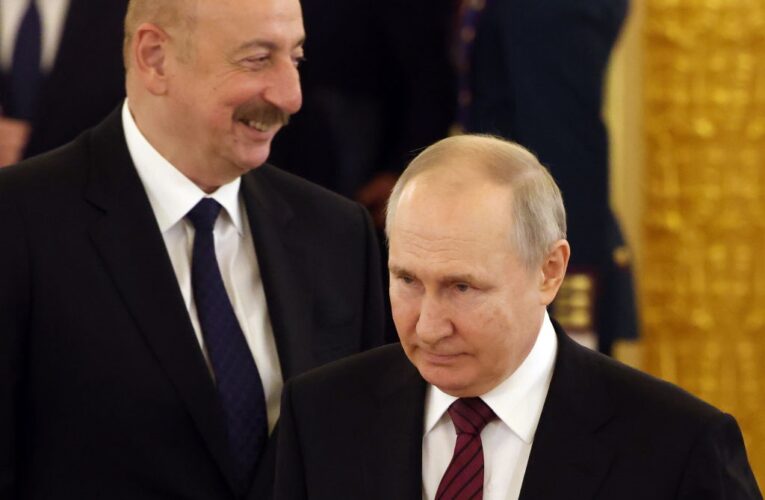 Кремль вимагає “поваги до росіян” в Азербайджані