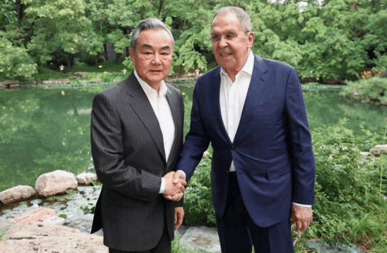 Лавров і Ван І обговорили війну в Україні та співпрацю РФ і Китаю