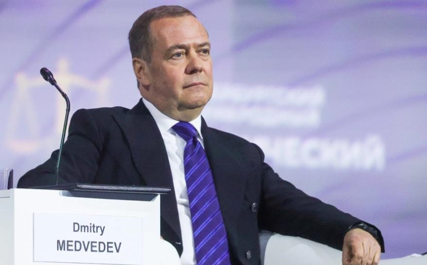 Новини світу - Медведєв "рекомендував" генсеку НАТО вчити російську та згадав про Сибір