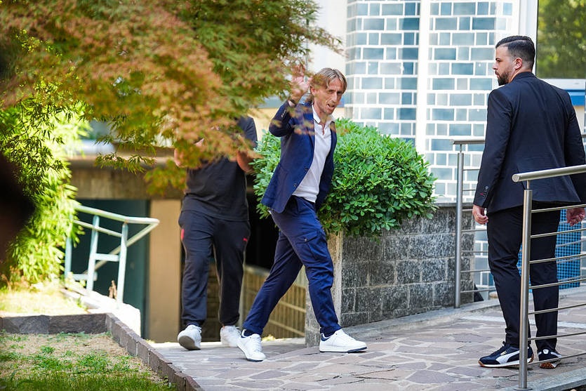 Новини спорту - Мілан офіційно повідомив про трансфер володаря Золотого м'яча