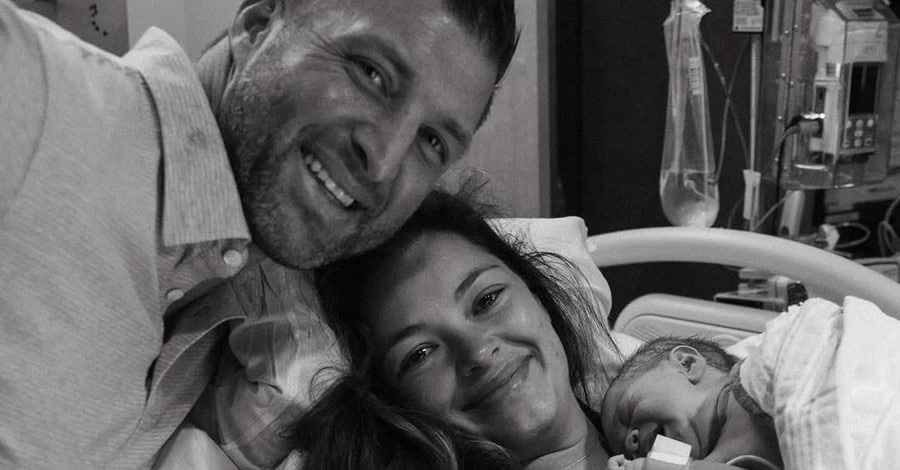 Новини культури - Міс Всесвіт-2017 Демі-Лі Тібоу вперше стала мамою