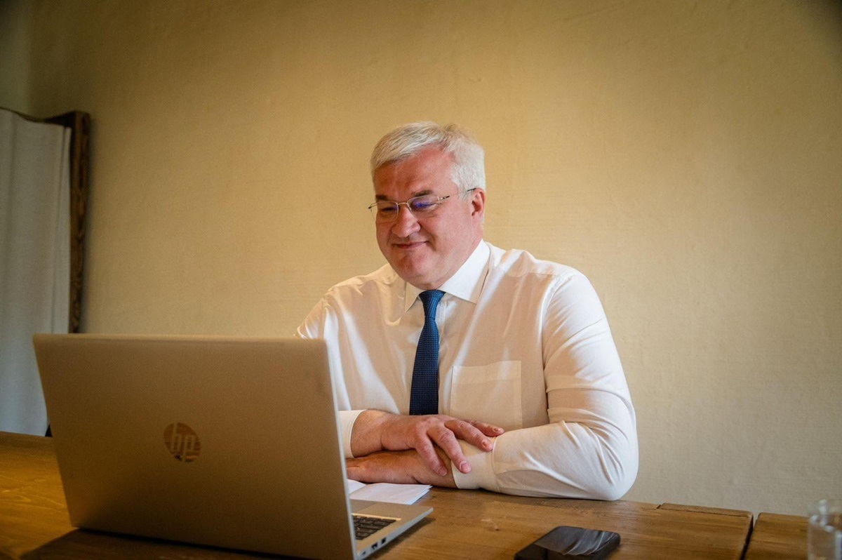 Новини України - МЗС запустило цифровий нотаріат для українців за кордоном