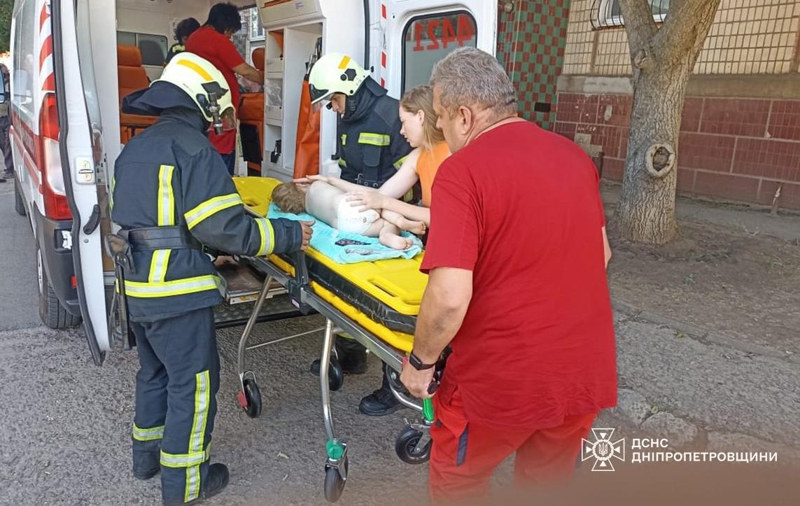 Новини України - На Дніпропетровщині дворічна дитина випала з четвертого поверху