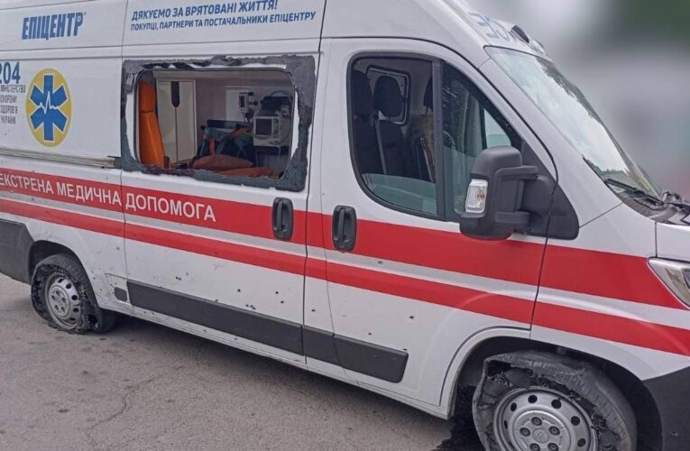 На Херсонщині росіяни дроном атакували “швидку”