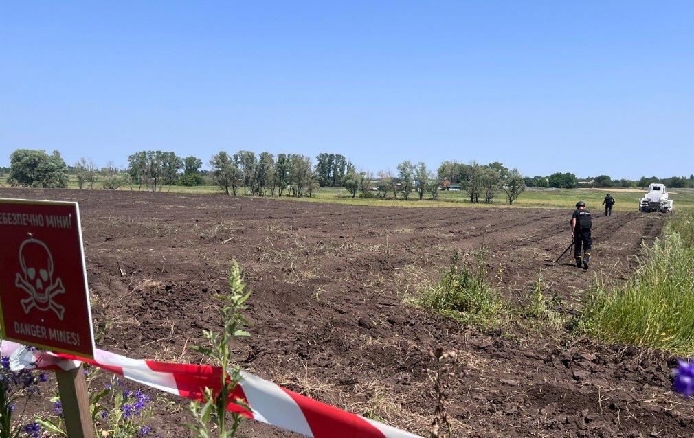 Новини України - На Херсонщині росіяни скинули вибухівку на комбайн, є постраждалий - ОВА