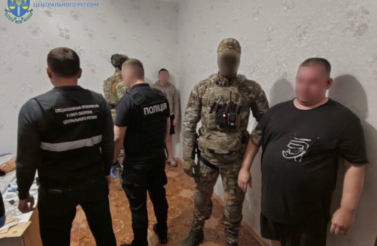 На Київщині викрили групу осіб, які виготовляли підроблену валюту