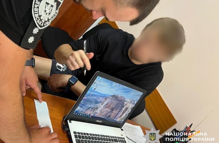 На Львівщині батько вчергове посадив за кермо 8-річну доньку