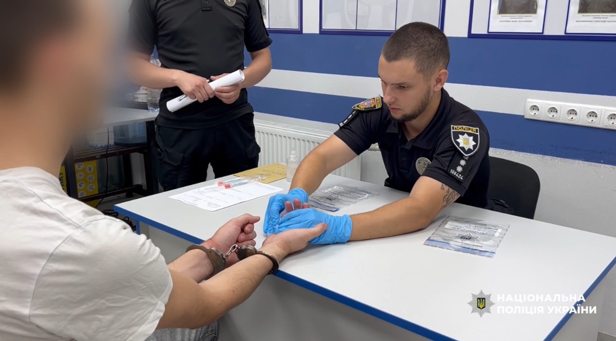 Новини України - На Одещині затримали юнака при спробі підпалити ТЦК